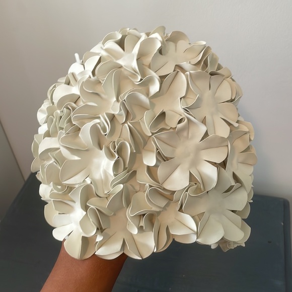 White Retro Petal Flower Rubber Swim Cap - Picture 10 of 11